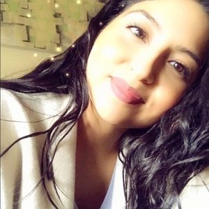 Meet your Posher, Thalia